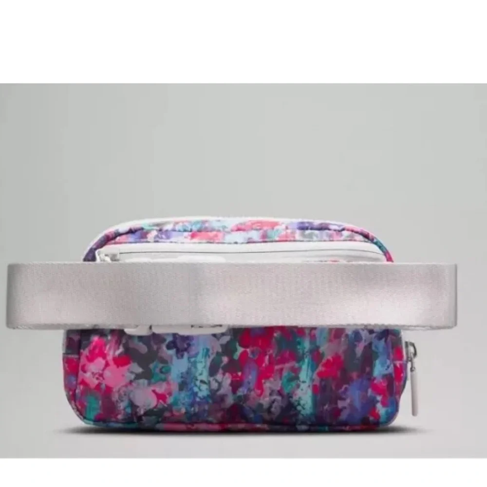 Lululemon Everywhere Belt Bag | NWT - Picture 3 of 6